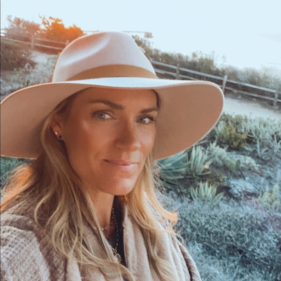 Meet your Posher, Jenna - Picture 3 of 8